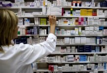 Sindicatos rechazan proyecto que permitiría abrir farmacias sin un químico farmacéutico
