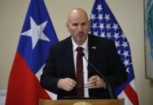 «Tendrán que trabajar con nosotros»: La polémica advertencia del Embajador de EE.UU. a Chile sobre el Estrecho de Magallanes